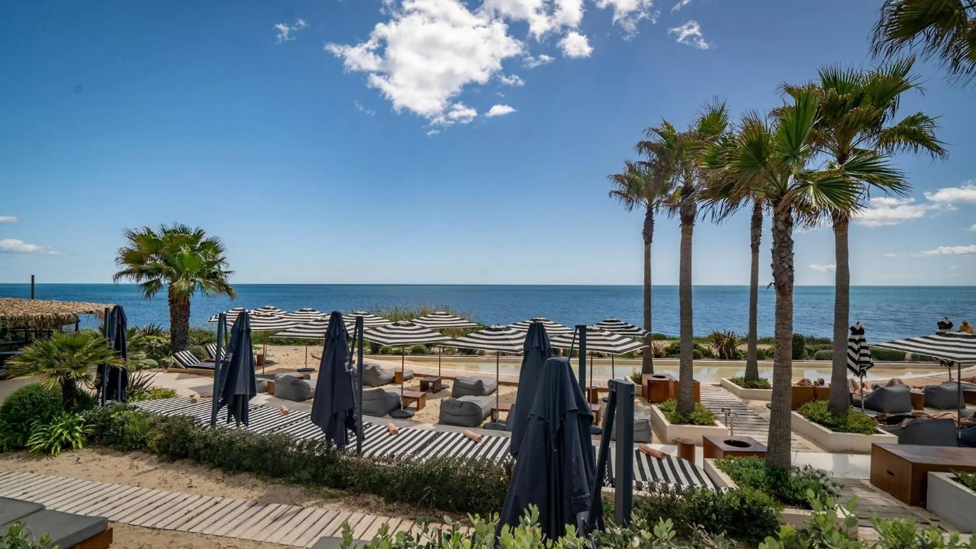 Modern 3-Bedroom Luxury Apartment With Panoramic Sea Views The Edge, 에스테포나