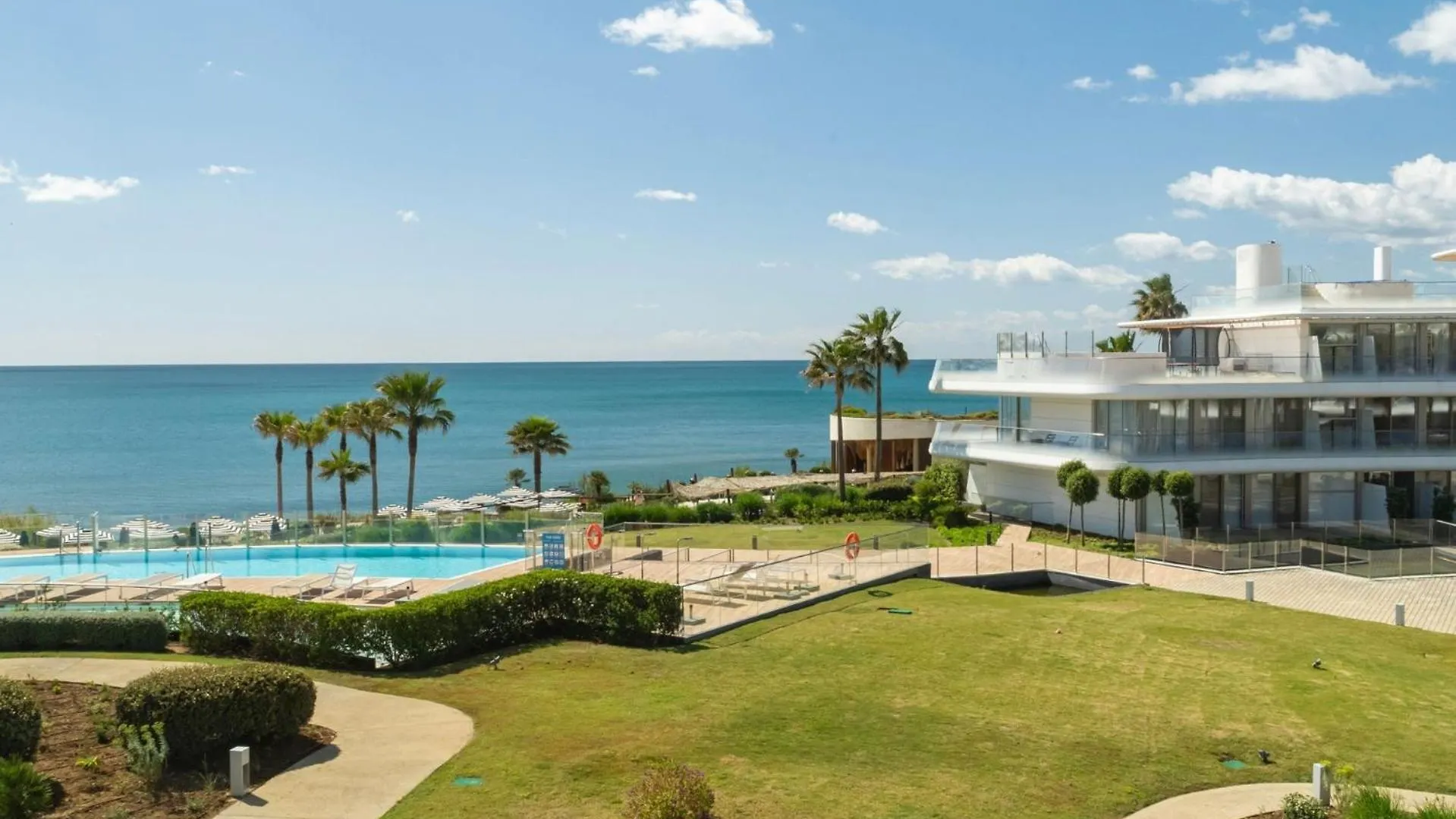 Modern 3-Bedroom Luxury Apartment With Panoramic Sea Views The Edge, 에스테포나