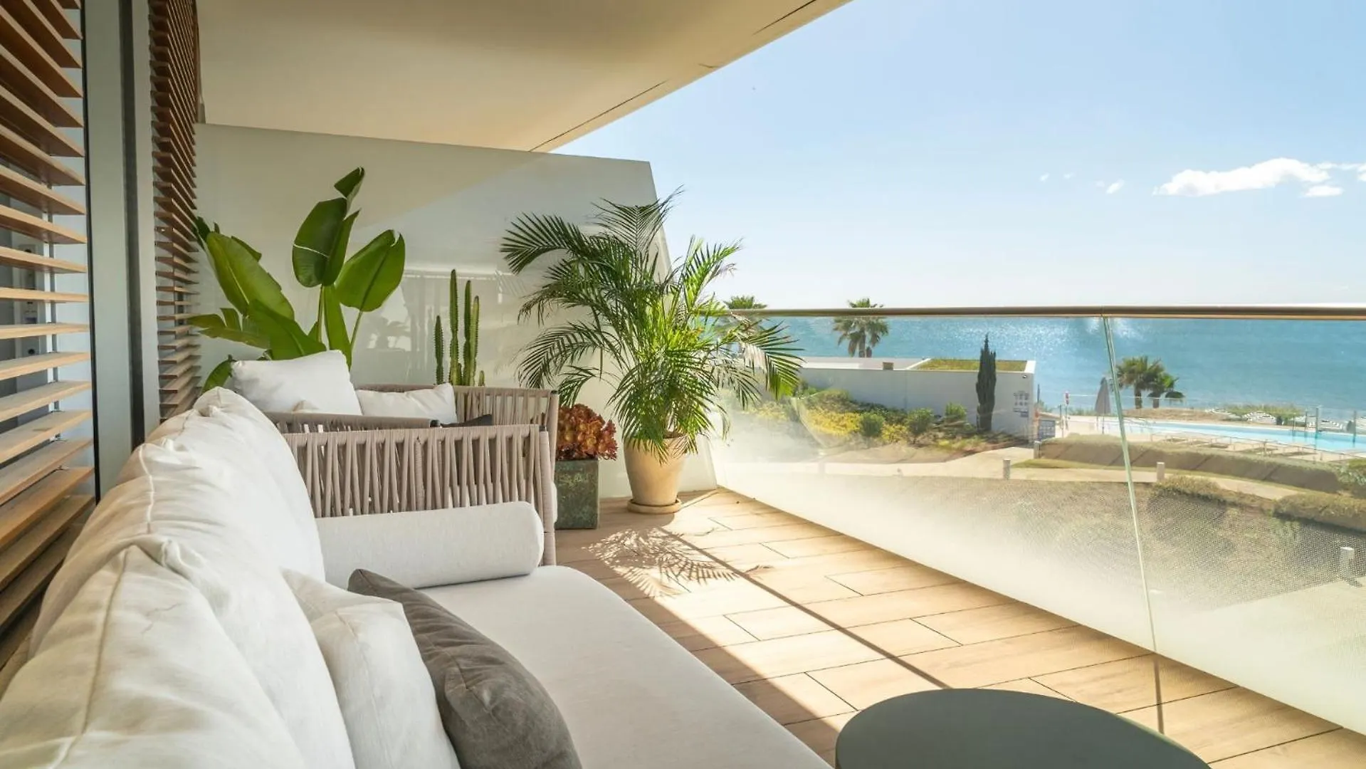 Modern 3-Bedroom Luxury Apartment With Panoramic Sea Views The Edge, 에스테포나 스페인