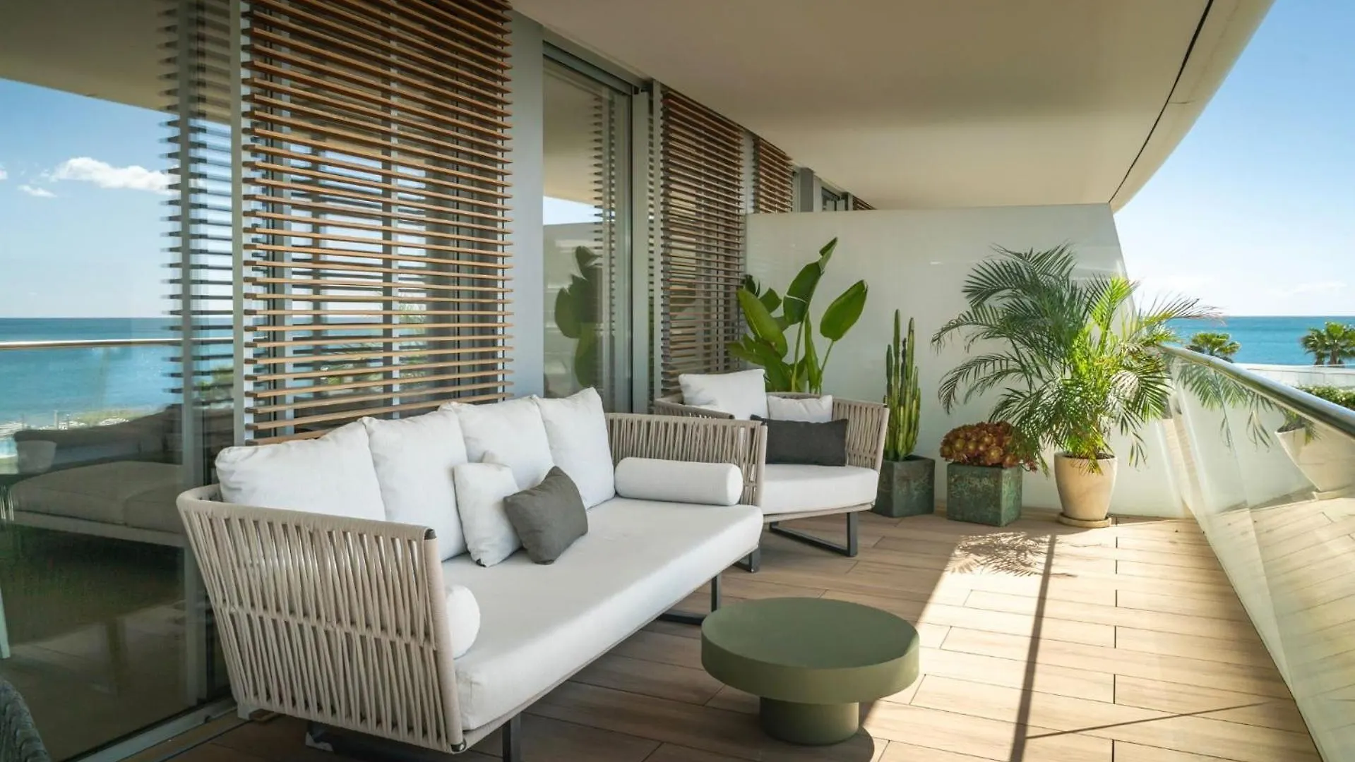 Modern 3-Bedroom Luxury Apartment With Panoramic Sea Views The Edge, 에스테포나