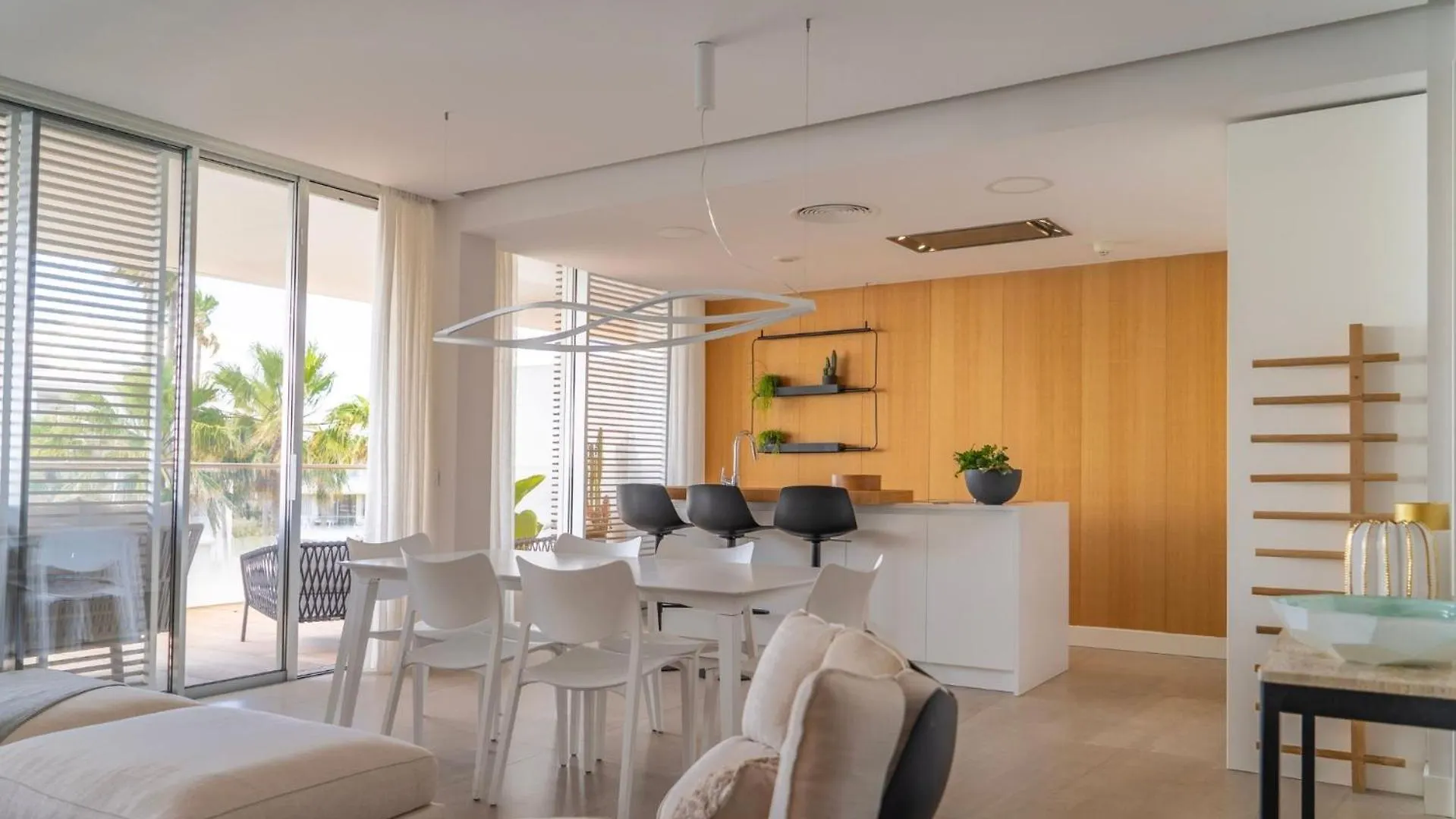 Modern 3-Bedroom Luxury Apartment With Panoramic Sea Views The Edge, 에스테포나