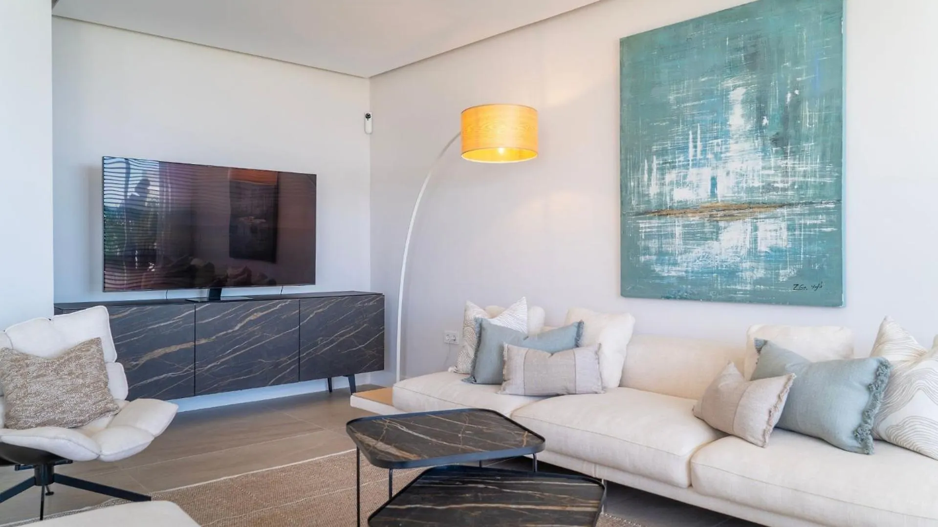 Modern 3-Bedroom Luxury Apartment With Panoramic Sea Views The Edge, 에스테포나