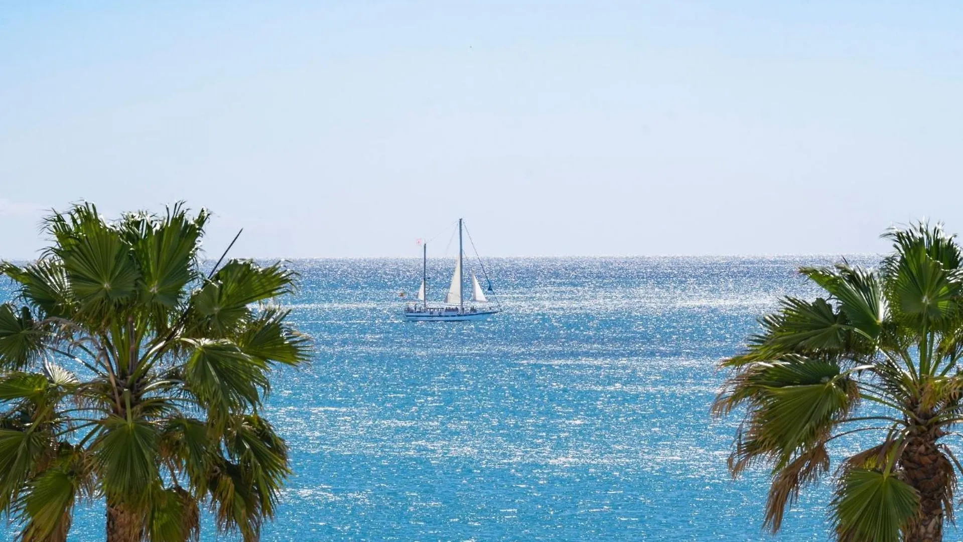 Modern 3-Bedroom Luxury Apartment With Panoramic Sea Views The Edge, 에스테포나 스페인