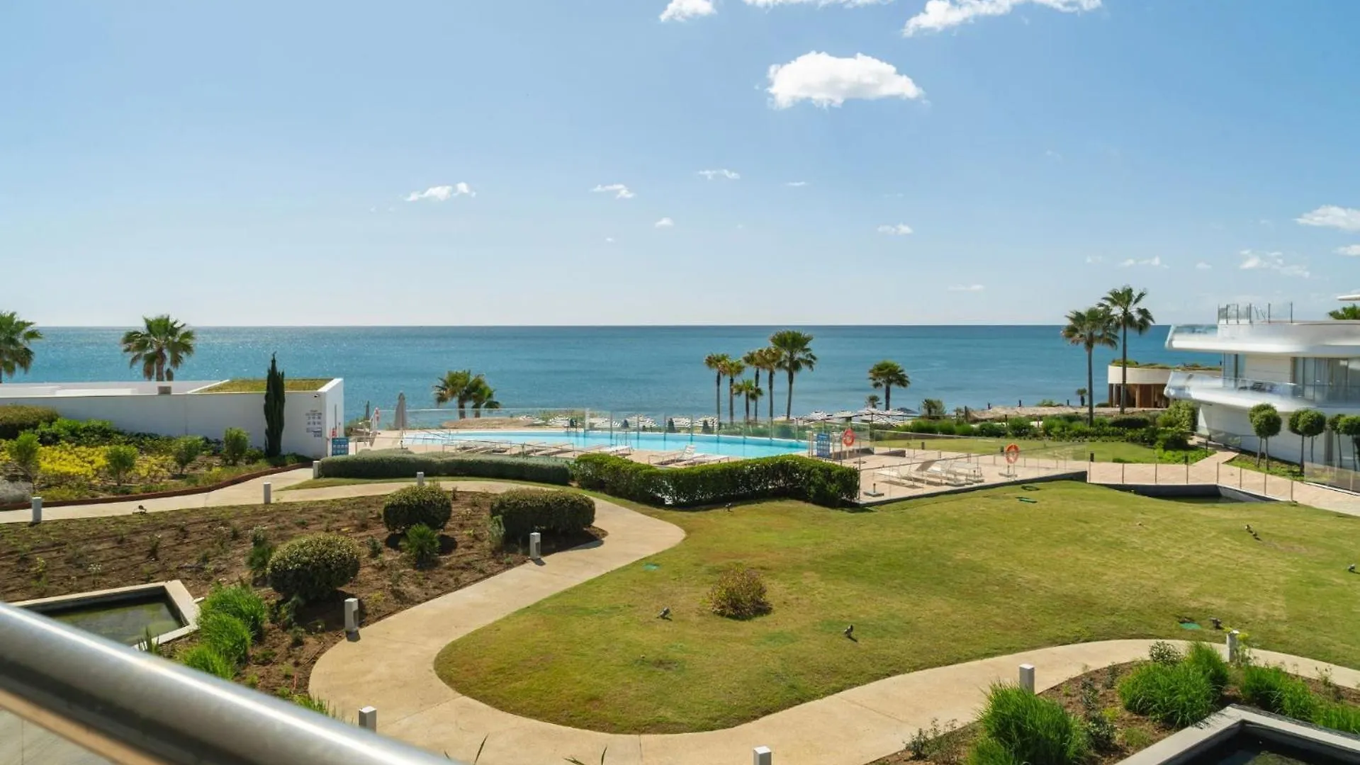 Modern 3-Bedroom Luxury Apartment With Panoramic Sea Views The Edge, 에스테포나 0*,  스페인