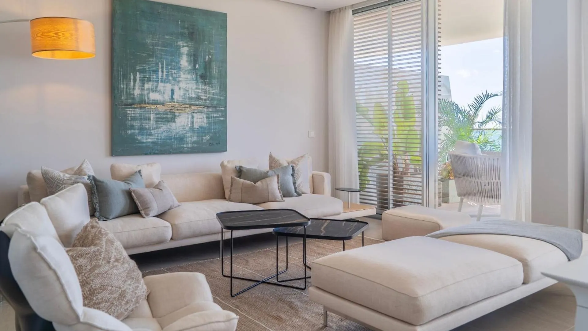 Modern 3-Bedroom Luxury Apartment With Panoramic Sea Views The Edge, 에스테포나